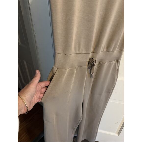 EUC Spanx Air Essentials Womens Sleeveless Tan Jumpsuit L Travel Capsule Classic - Picture 2 of 11